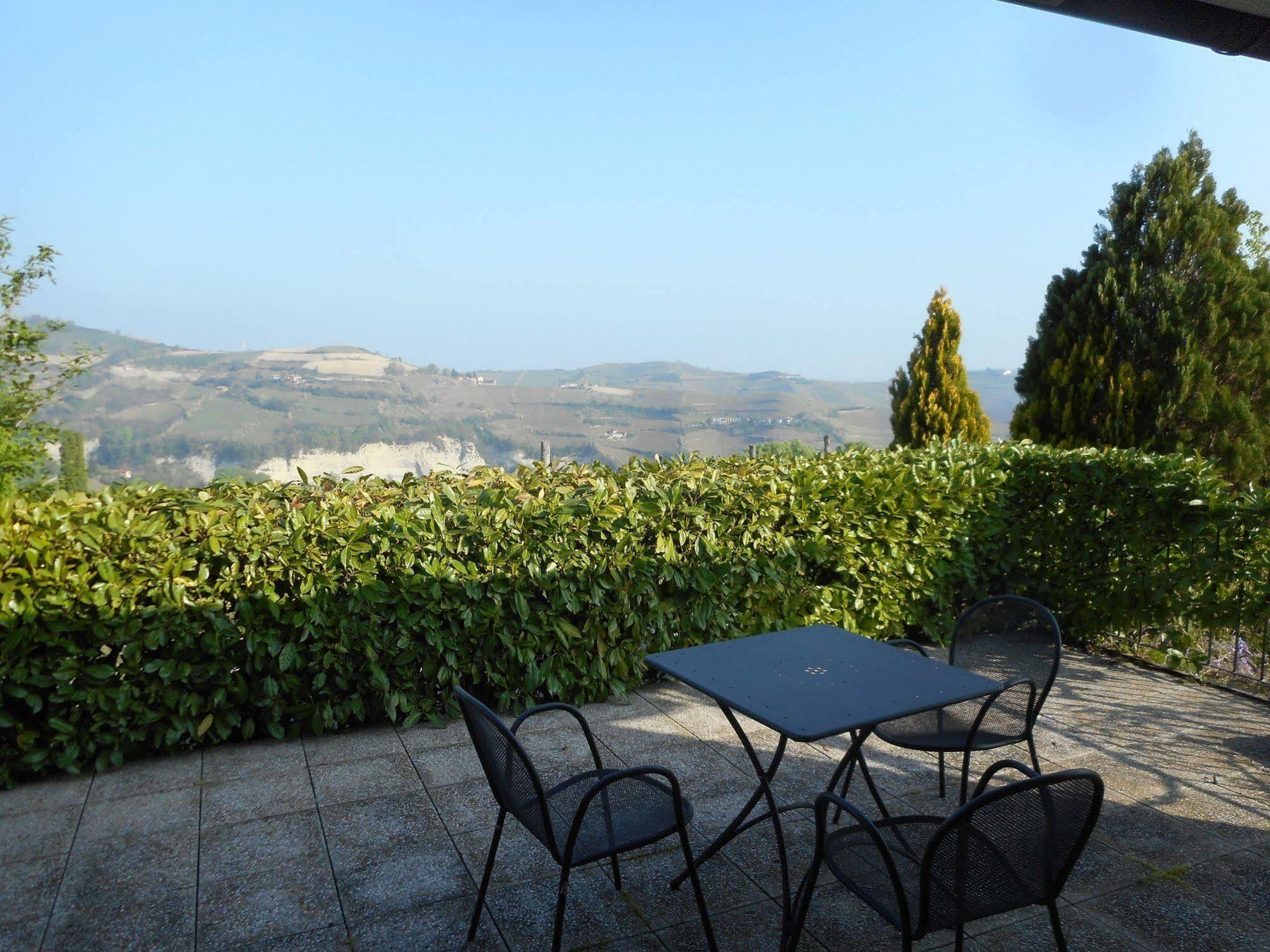Agriturismo Cascina Serra Коссано-Бельбо Экстерьер фото