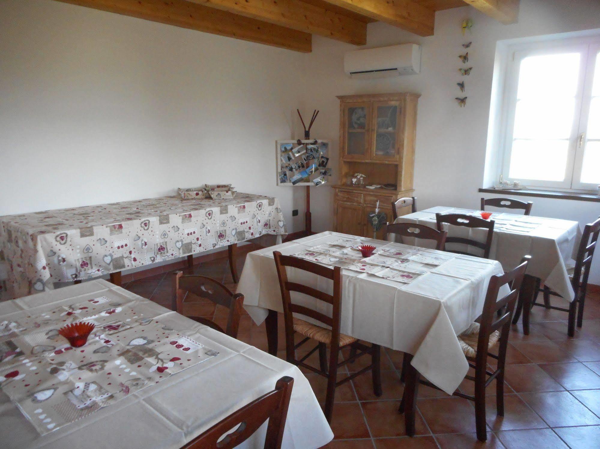 Agriturismo Cascina Serra Коссано-Бельбо Экстерьер фото